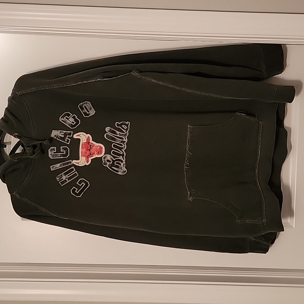 Men's Chicago Bulls vintage worn gray Adidas hoodie, size 2xl